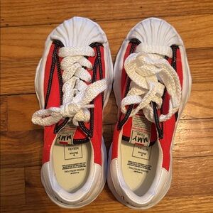 Unisex, worn once , like new , Red and White MMY. Size says 8 , but it's 8/9 .